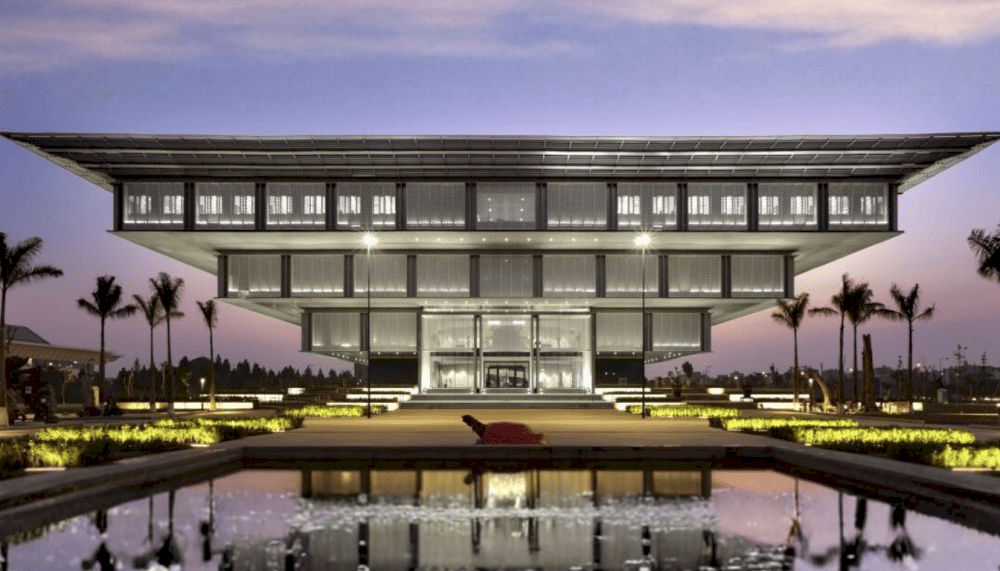 Hanoi Museum stands as a striking architectural masterpiece, shaped like an inverted pyramid (Source: BẢO T&Agrave;NG H&Agrave; NỘI)